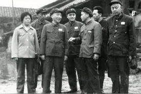 红军师长英勇就义后，历经48年才找到其遗体，他脚上仍锁着铁链图片