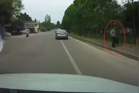 妻子驾车载两幼女追逐丈夫猛撞前车 女儿大喊：妈妈停下我害怕视频封面