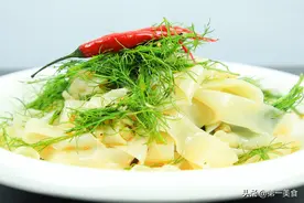 河南人做凉皮，不放黄瓜丝和面筋、独爱这1味，加上香味瞬间升级图片