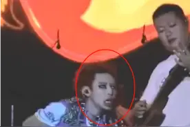 小鬼音乐节现场惹争议，“抽搐”式表演好吓人，还被嘲模仿华晨宇图片