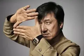 成龙原名陈港生，父亲陈志平，为何儿子姓房，叫房祖名？图片