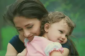 为什么宝宝越来越粘人？背后藏着你不知道的心理学秘密图片