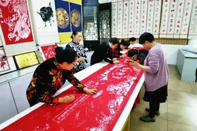中国银行：“剪”出精彩银发生活图片