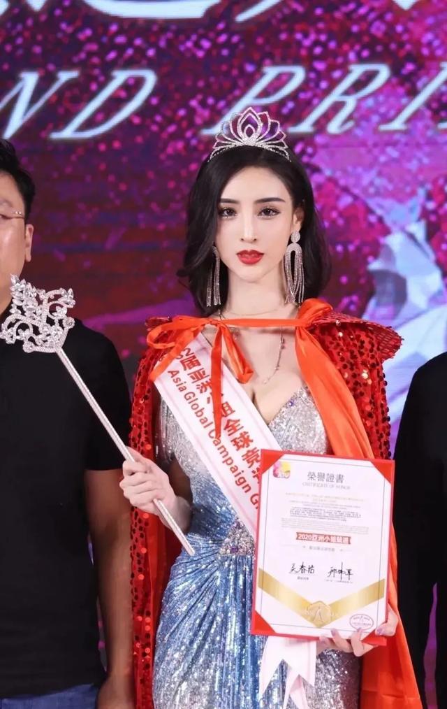 大学游泳课鸡皮肤