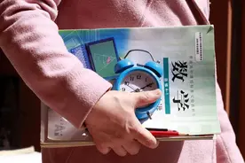 “教师编制”优势在哪？代课教师、合同制教师很心酸：待遇差别大图片