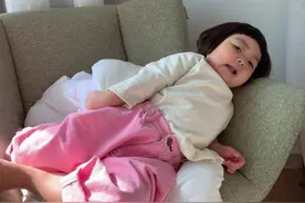 表情包:我是小肥宅，逍遥又自在，晚上睡不着，白天起不来。图片