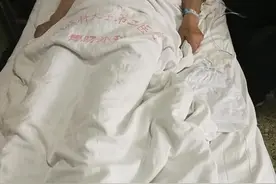病床上的老人写给子女的一段话；给天下不孝之人上了一课图片