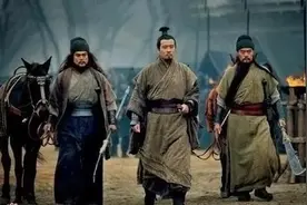 刘备是怎么从忠于献帝到自立皇帝无视汉室的？图片
