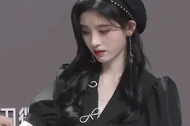 这是鞠婧祎最翻车的一次吧，看到她穿上“冰雹裙”的腰，我脱粉了图片