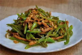 炒瘦肉时，牢记4点小窍门，不管炒什么肉都香嫩滑口，好吃图片
