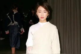 今年夏天“透视风”彻底火了，性感又时髦，难怪韩雪戚薇都很爱图片