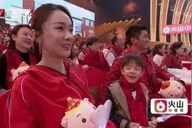 春晚小品：郭冬临演绎“高铁霸座”，好心换座，最后却弄巧成拙图片