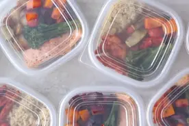 为什么要拒绝“隔夜饭”？健康危害有多大？许多人都做错了视频封面