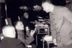 邓小平因何事特意召见张爱萍，向他叮嘱道：不要让两个老帅打架喔图片