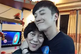 乔任梁去世5年后，乔妈妈却被骂上热搜，被迫公开道歉图片