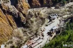 印度专家不明白：零下20度冰河结冰，为何突发山洪冲垮印军道路图片