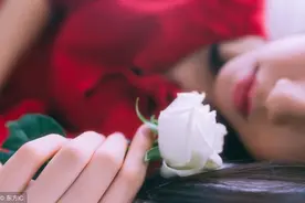 小说：嘿，她吃瓜，居然吃到自己身上了，她去找王婶了解情况图片