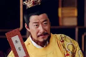 朱元璋批奏章到深夜，宫女送上一碗热粥，朱元璋：粥留下，人斩了图片