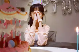陆雨萱13岁生日，陆毅晒合影为女儿庆生，父女俩越长越像图片