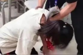 12年前，那个高考忘涂答题卡，考场下跪求情的女孩，后来怎么样？图片