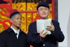 宋小宝去赵本山家拜年，因疫情被困在家中，曝光赵本山老年生活图片
