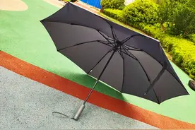 一半是晴天，一半是雨天—90分全自动反向照明伞图片