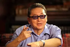 著名的大文豪鲁迅，为何会遭受贬损？李敖：你们太高估他了图片