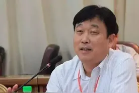 前柳州首富的不归路：携百亿潜逃，终抓拿归案，全家沦为阶下囚图片