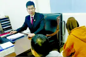 拉布拉多扑倒老太太致九级伤残，狗主人和牵狗人均担责图片