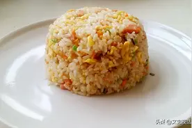 米饭滤干后过冷水？看完BBC做的蛋炒饭，亚洲人觉得不可思议图片