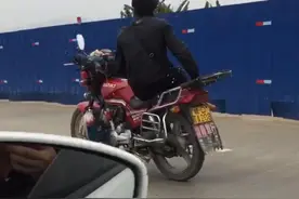 开车最烦电瓶车突然“别”我，吓死人，行人走斑马线好吗图片