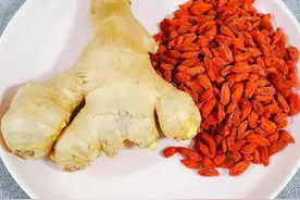 生姜和枸杞这样吃，每天早晨给老公来一碗，精神一整天，值得拥有图片