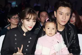 贾乃亮接女儿放学，8岁甜馨一路蹦跳心情好，继承李小璐高颜值图片