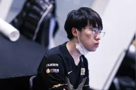 LPL三大上单废其一，小虎转型上路越打越好，究竟是什么原因？图片