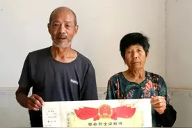 「仙桃老兵故事」泪目！10年等回父亲牺牲的噩耗，长大后，追随父亲去参军图片