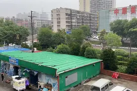 记者跑腿│泡沫板房内“住着”电线杆？街道办事处：定期排查管理图片