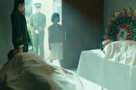 《星辰大海》里两个“无知无畏”的女人：一个为爱死，一个为钱狂图片