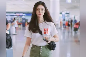 林允自信过头，穿那么紧的“齐臀裤”还勒出褶子，看着真不太美图片