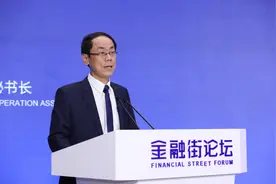 「金融街论坛」亚金协秘书长陈克文：亚金协将继续整合会员资源推动绿色金融合作交流图片