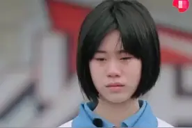 女孩嫌爸爸长得老，从不让他来开家长会，镜头转向父亲那刻太心酸图片