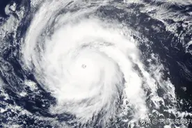 东太平洋“台风”迅猛发展，清晰风眼太空可见！美国又要受灾？图片