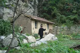 他是终南山第一隐士，隐居深山30年，以粗茶淡饭度日修行图片
