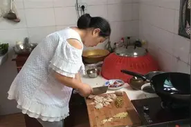 准妈妈晒“最惨孕妇餐”走红，清汤寡水显心酸，网友：没必要同情图片