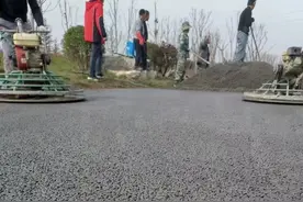 透水混凝土路面施工图片