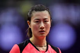 丁宁现身沙漠，开启不一样的状态调整，女乒队长路在何方？图片