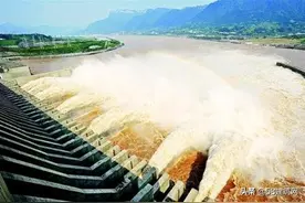 洪水导致三峡弯曲，三峡溃坝？结论显而易见图片