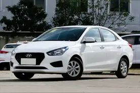 三厢合资小轿车，既省油又皮实，4.99万就能买，现代瑞纳怎么样？图片