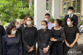 泰星Taew父亲葬礼，国王御赐圣水，娱乐圈众星出席图片