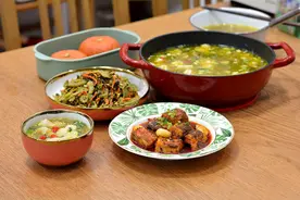 又酸又辣的酸菜鱼粉条，满满一大锅超下饭，晚餐都吃撑了图片