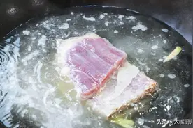 煮猪肉时，调料越少越好，牢记别放“3种料”，肉味香浓，还不腥图片